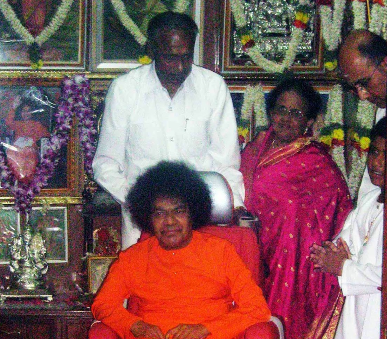 18 - The President of the Sri Sathya Sai Trust seen with Sathya Sai Baba.png