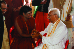 15. Paramahamsa Nithynanda with Sri Ashok Singhalji, former President of Vishwa Hindu Parishad