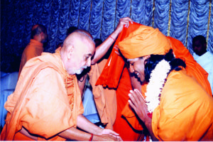 2. Paramahamsa Nithynanda with Sri Pramukh Swami Maharaj, the President of BAPS Swaminarayan Sanstha