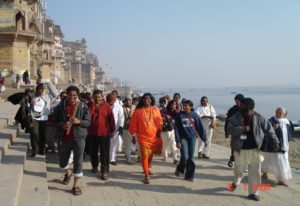 2006_6_January 2006 – Varanasi – Walking along the sacred Ganga